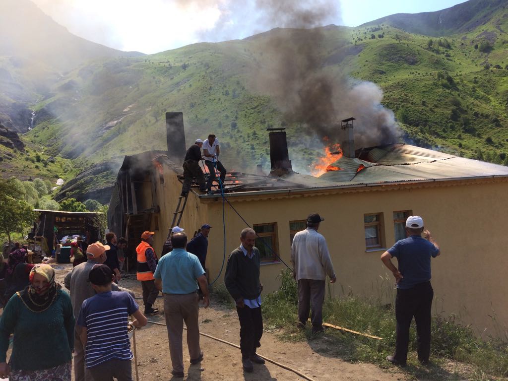 Olucak köyünde yangın 2