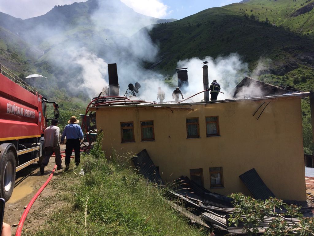 Olucak köyünde yangın 3