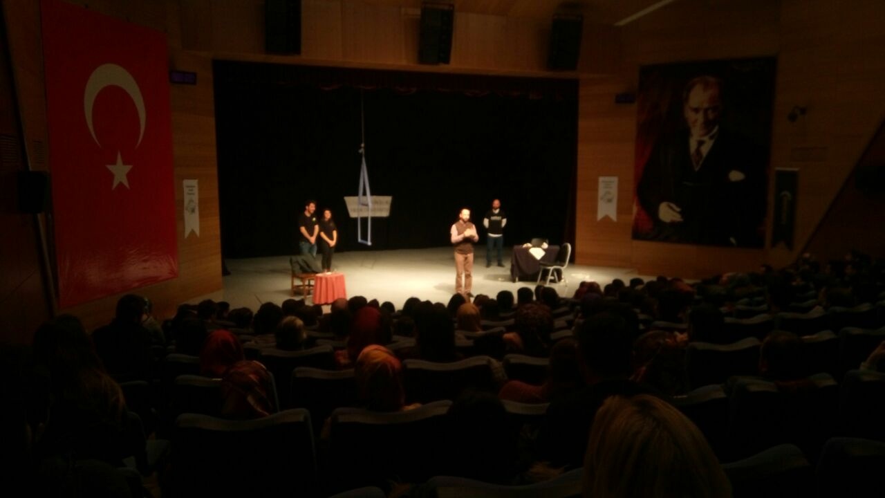 ‘Bir Garip Orhan Veli’ sahnelendi 3