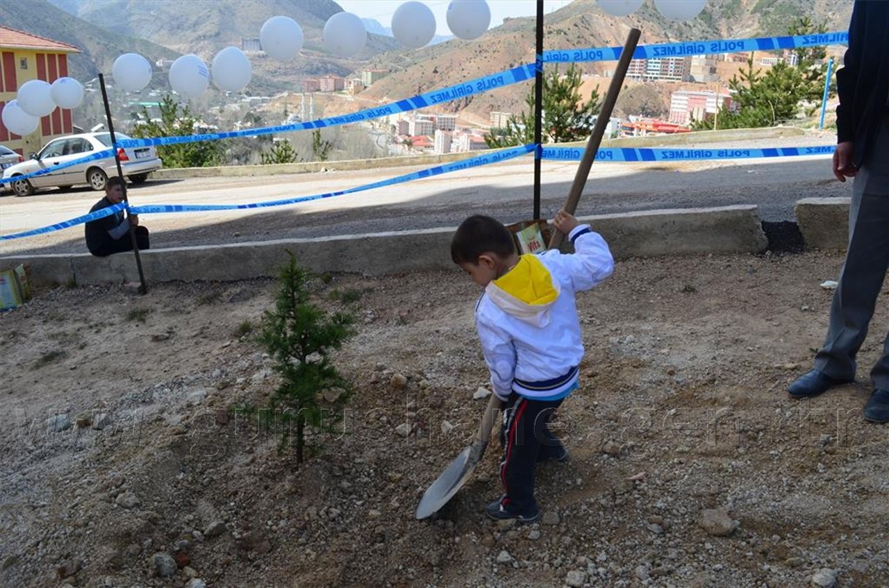 Emniyet 300 Fidanı Toprakla Buluşturdu 10