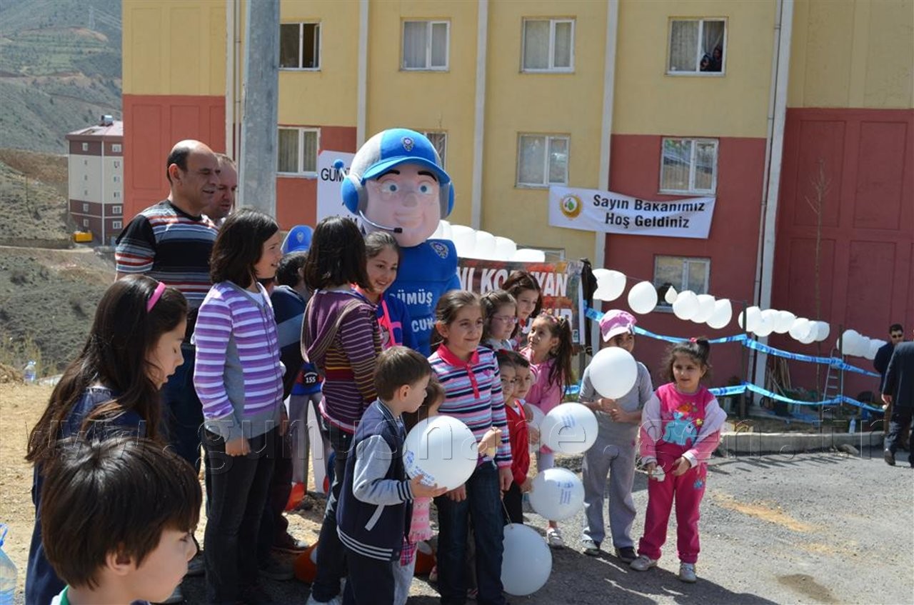 Emniyet 300 Fidanı Toprakla Buluşturdu 3