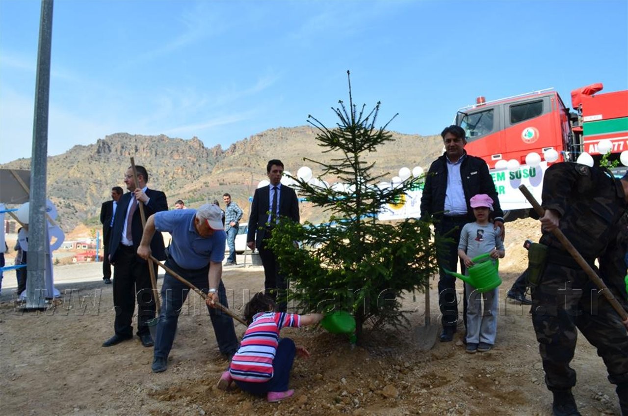 Emniyet 300 Fidanı Toprakla Buluşturdu 6
