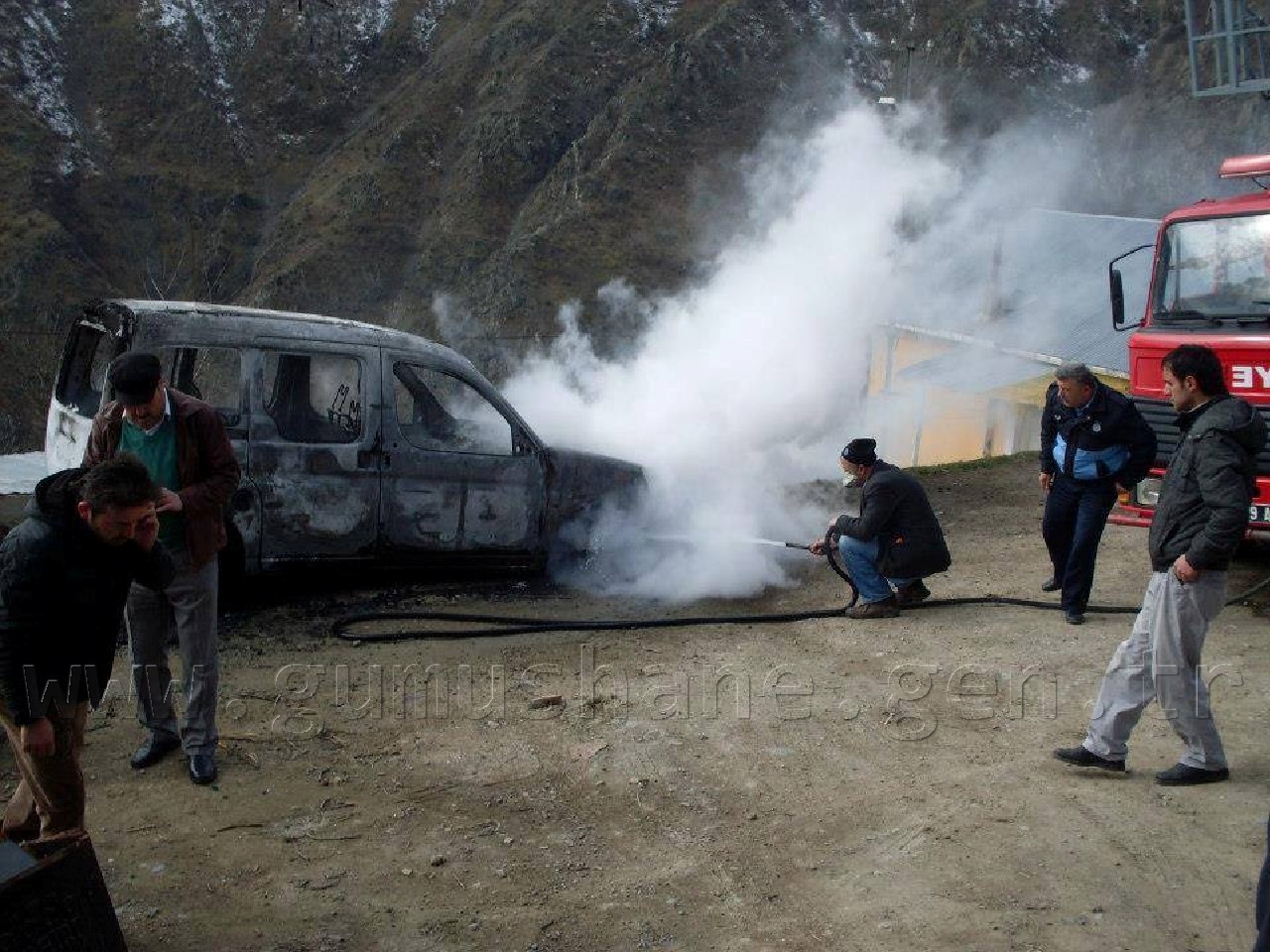 Kürtün’de Araç Kendiliğinden Yandı 2