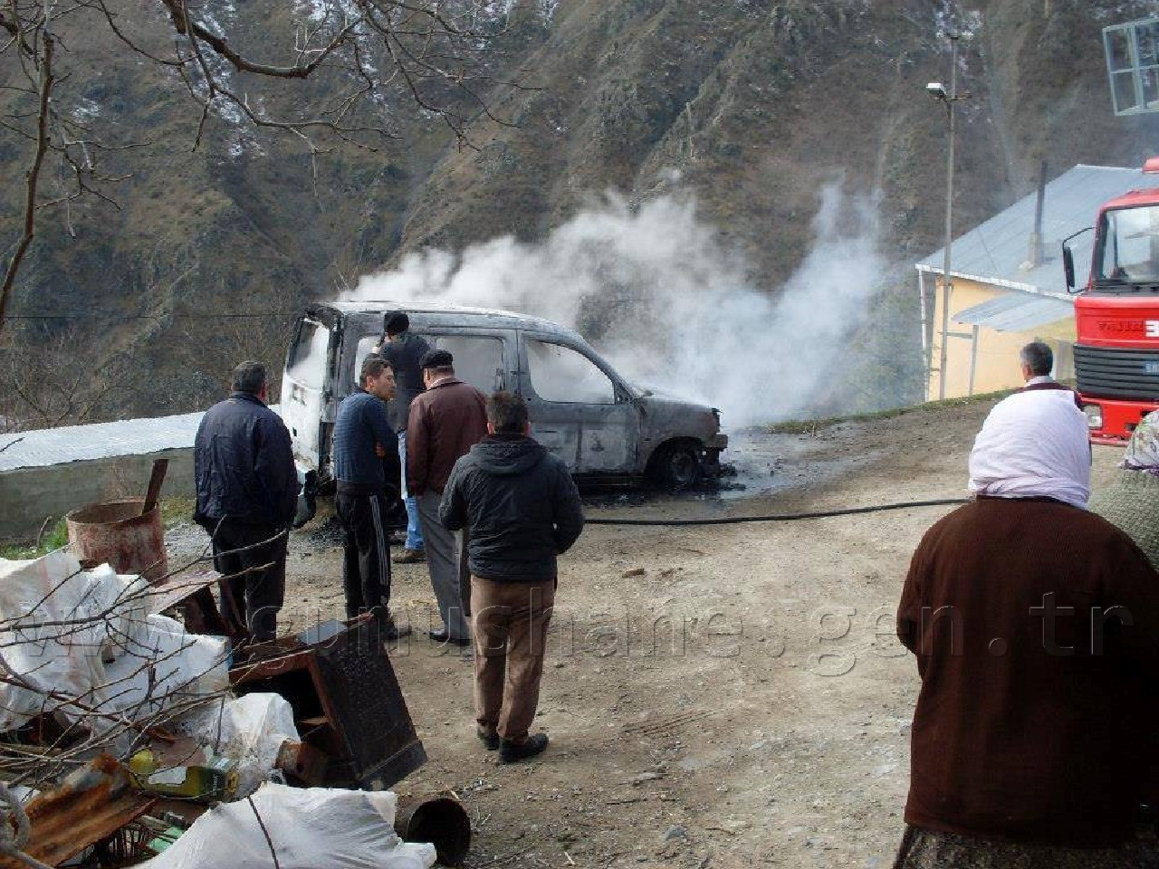 Kürtün’de Araç Kendiliğinden Yandı 4