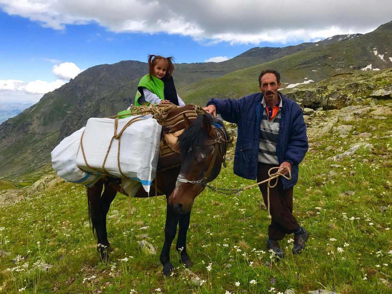 2 bin 500 metre rakımda düğün fotoğrafı çekilerek tarihe geçtiler 10