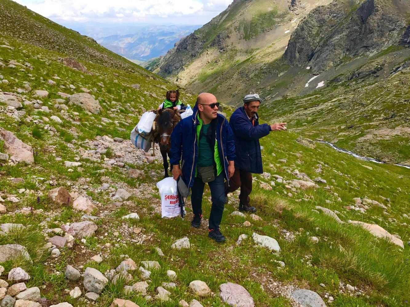 2 bin 500 metre rakımda düğün fotoğrafı çekilerek tarihe geçtiler 17