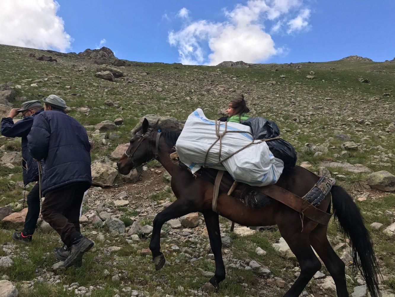 2 bin 500 metre rakımda düğün fotoğrafı çekilerek tarihe geçtiler 15