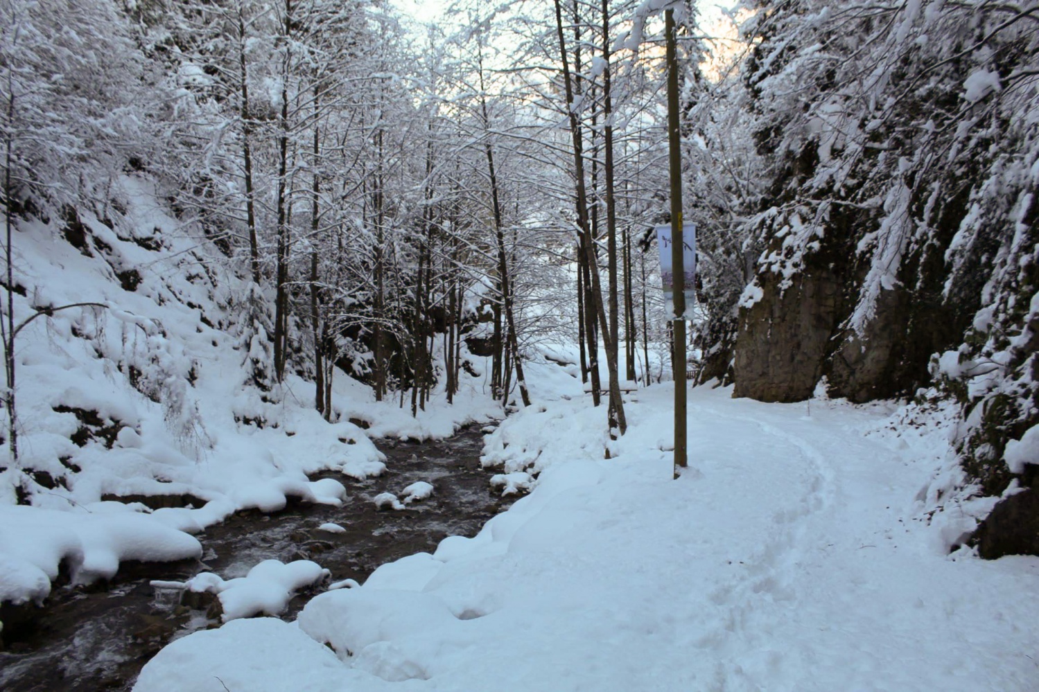 Çağlayandibi Şelalesi buz tuttu 12
