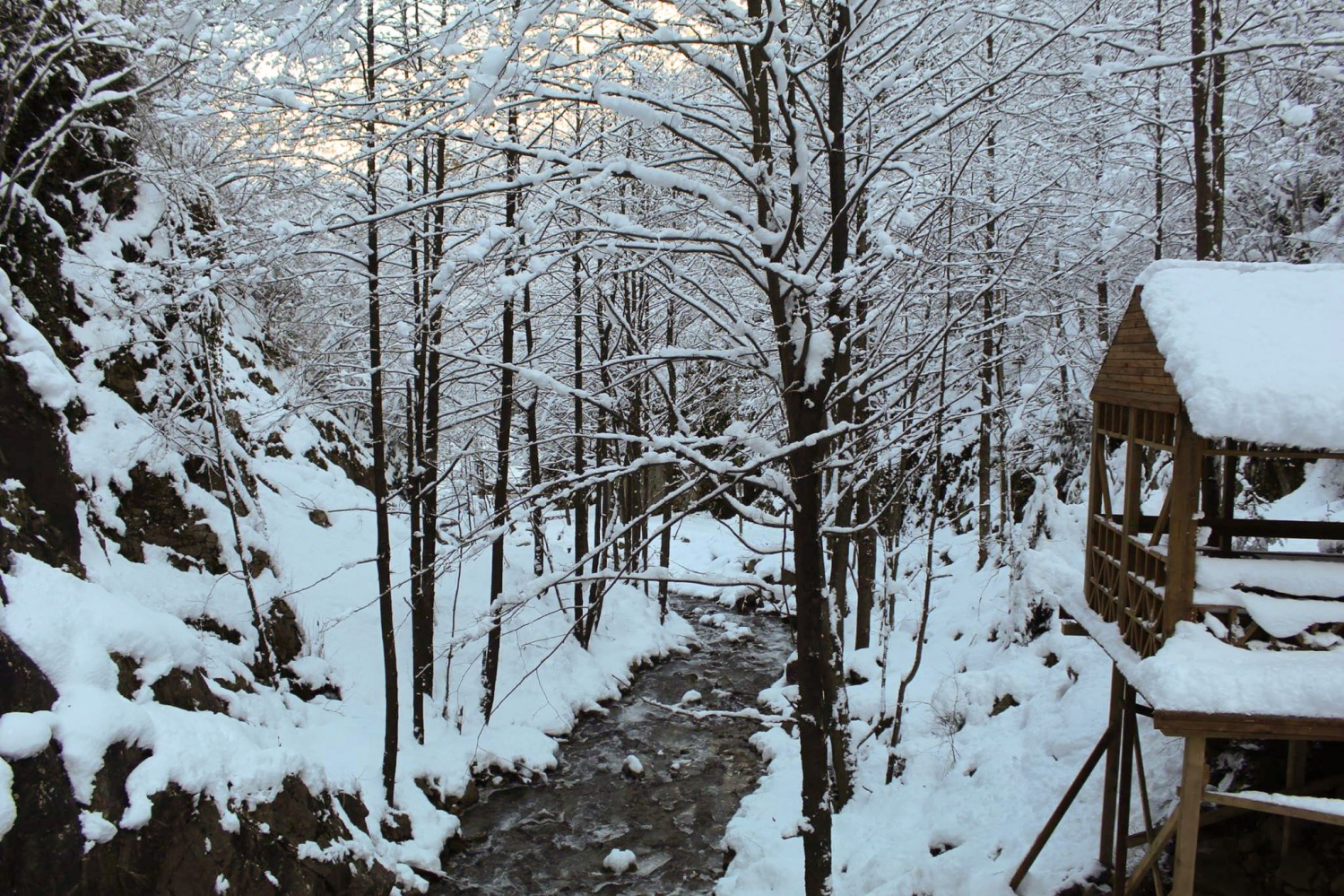 Çağlayandibi Şelalesi buz tuttu 16
