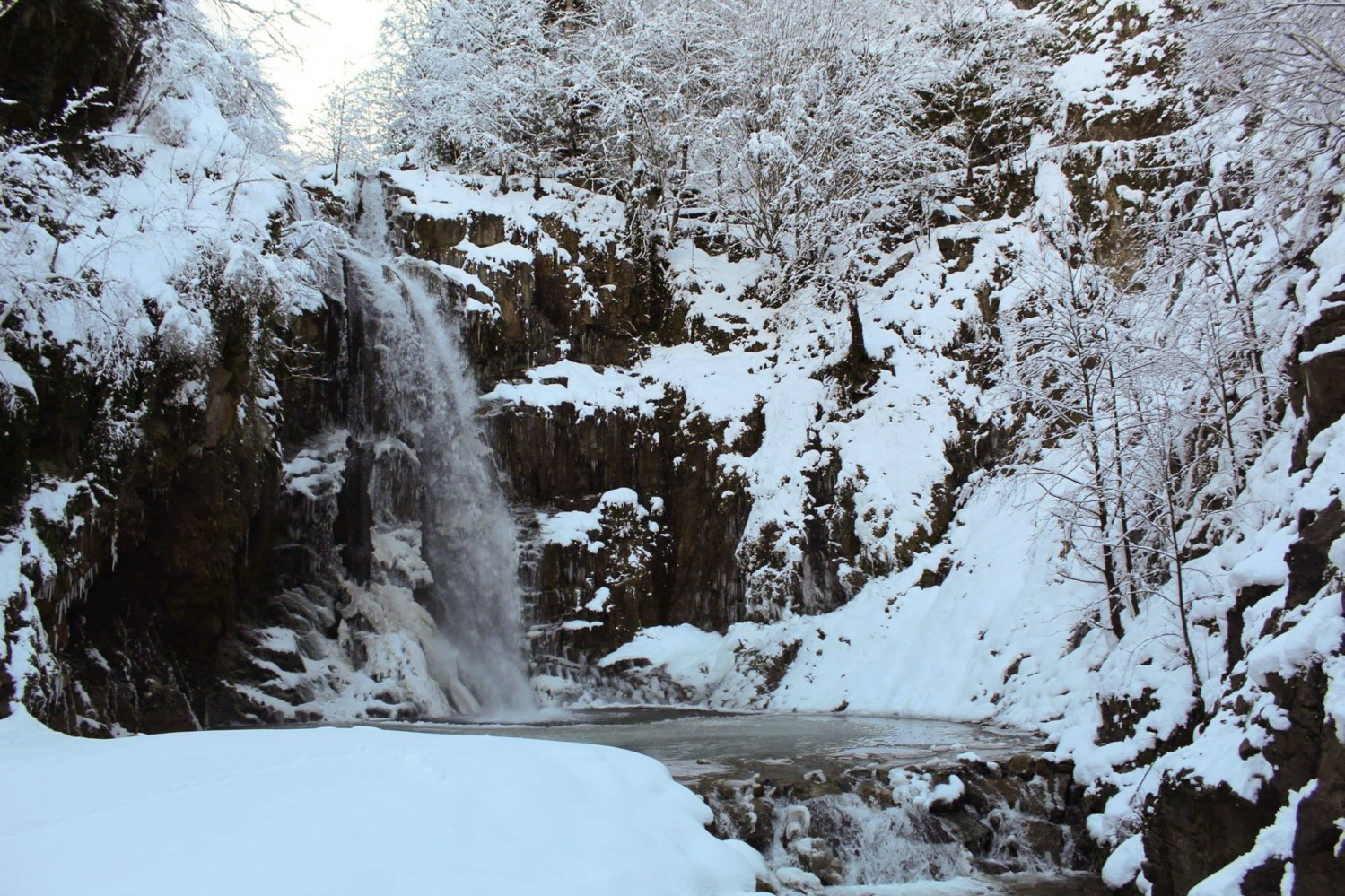 Çağlayandibi Şelalesi buz tuttu 8