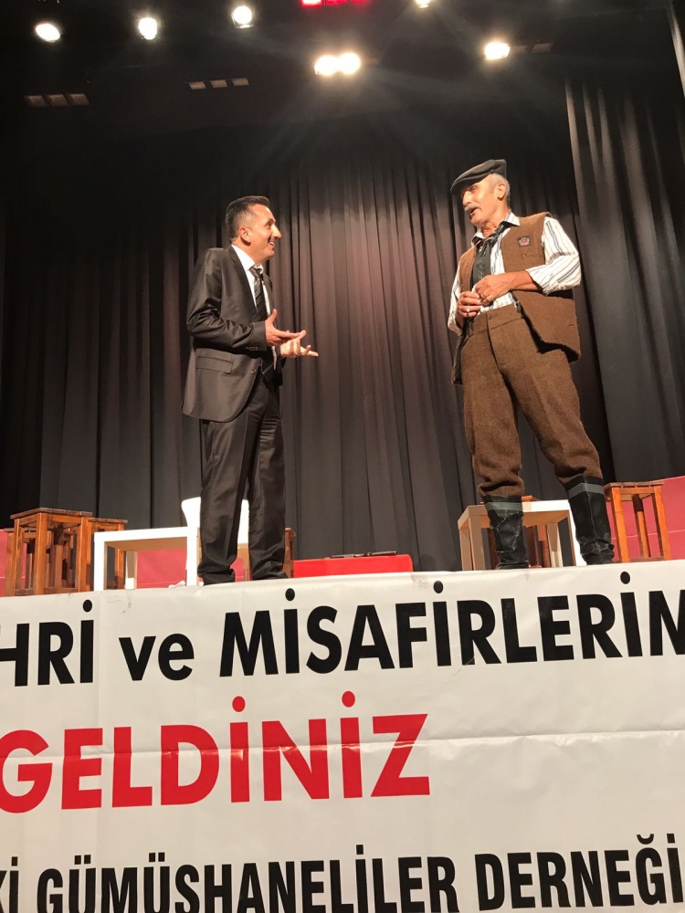 Dernek başkanı muhtar, yardımcısı öğretmen rolünde 5