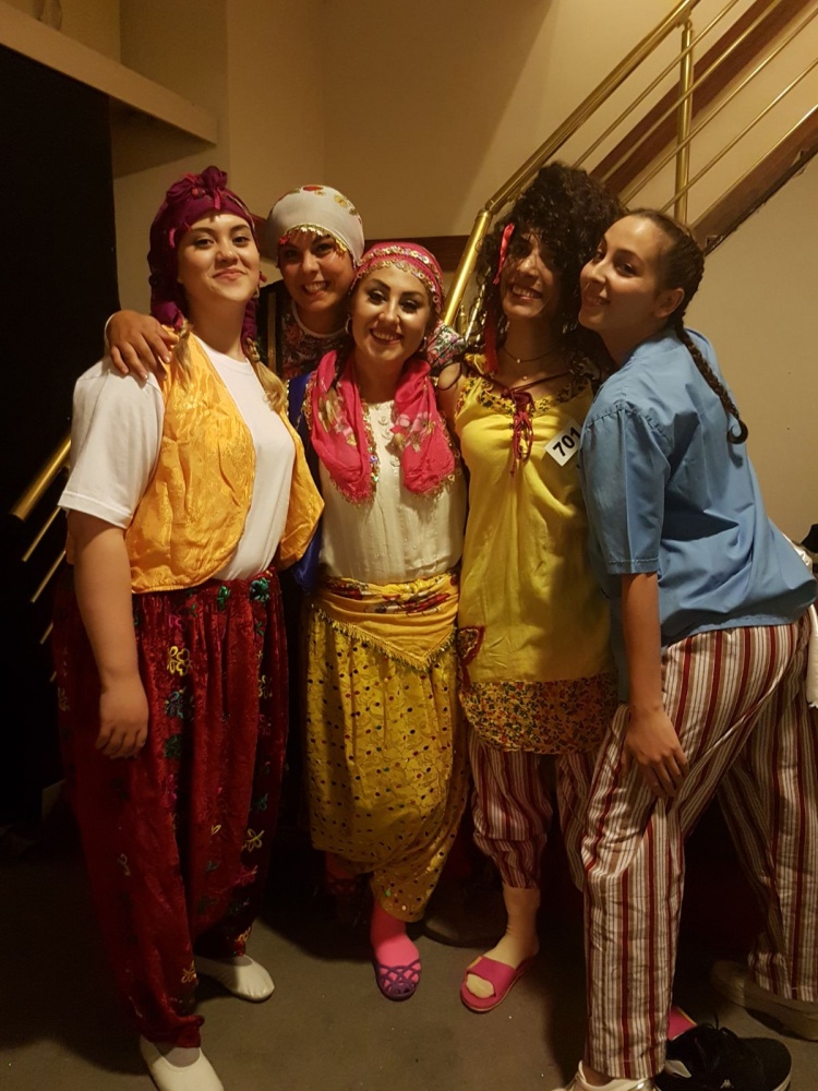 Dernek başkanı muhtar, yardımcısı öğretmen rolünde 2