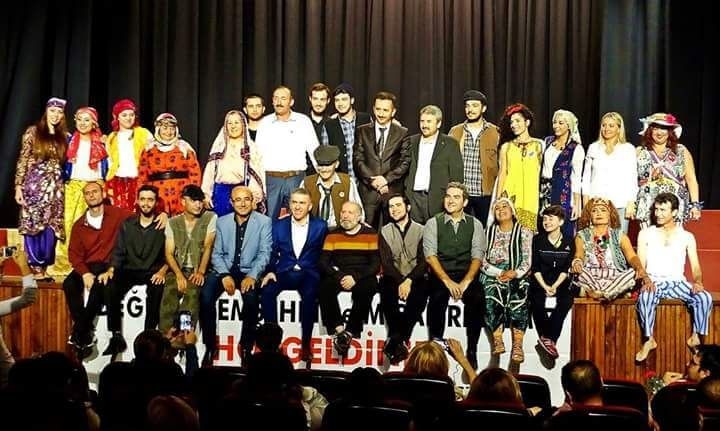 Dernek başkanı muhtar, yardımcısı öğretmen rolünde 3