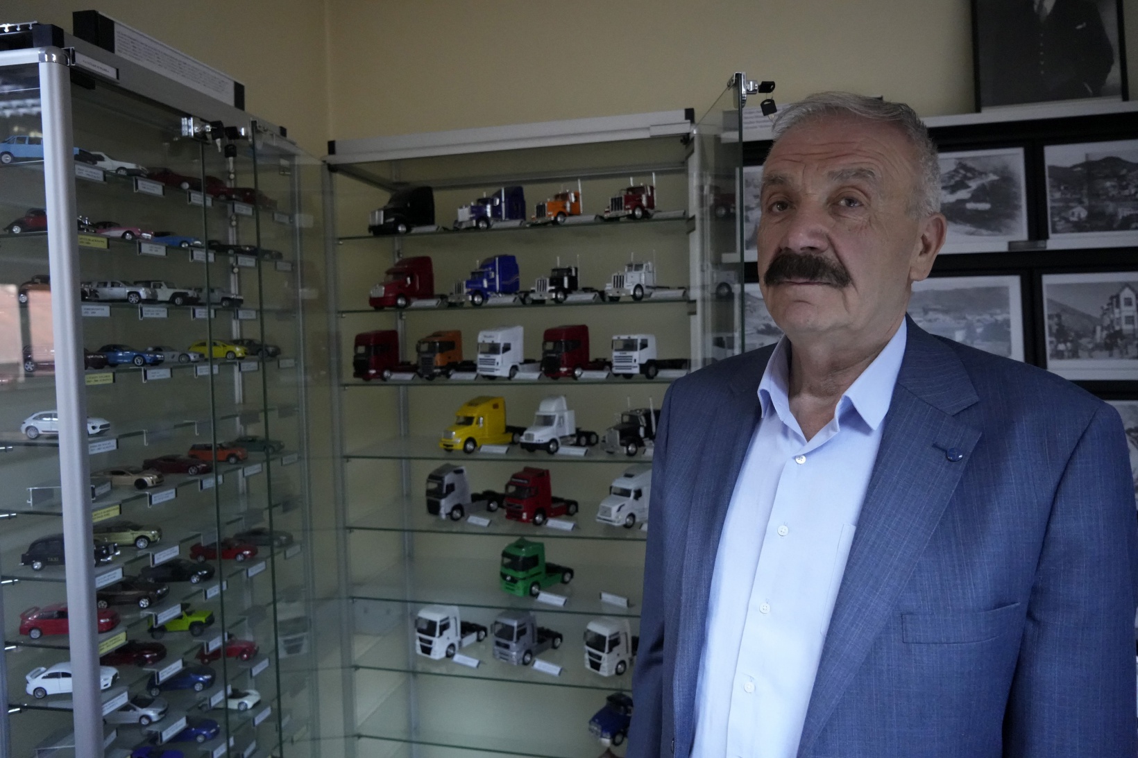 Bir oyuncak kamyonla başladı, yüzlerce araçlık koleksiyon yaptı 9