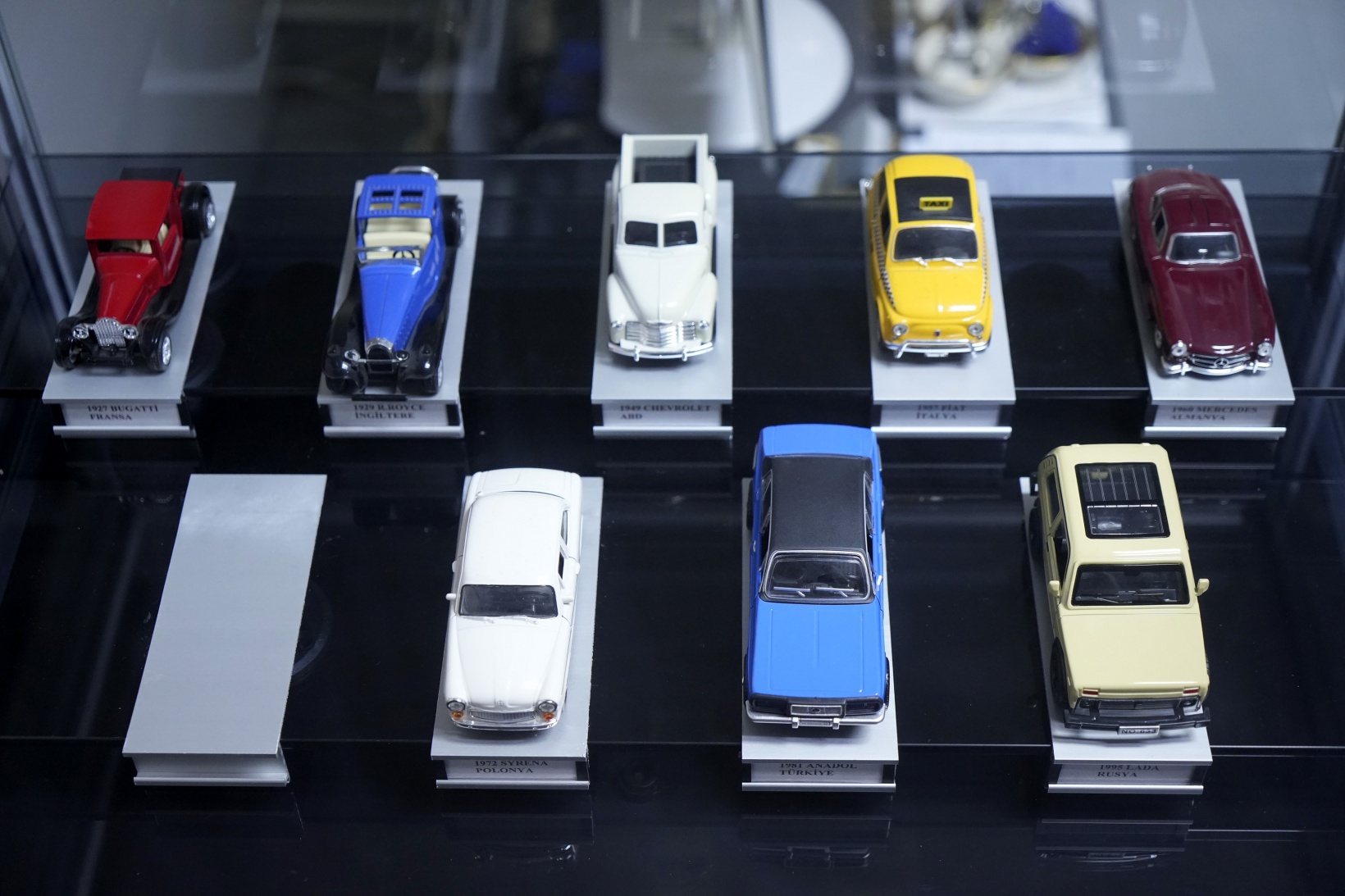 Bir oyuncak kamyonla başladı, yüzlerce araçlık koleksiyon yaptı 2