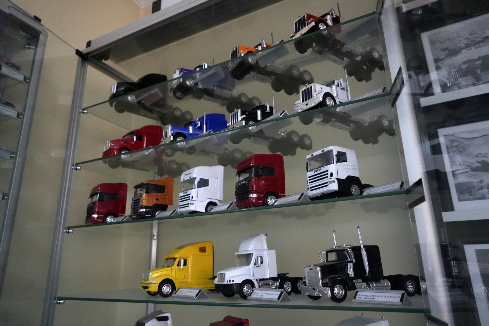 Bir oyuncak kamyonla başladı, yüzlerce araçlık koleksiyon yaptı 10