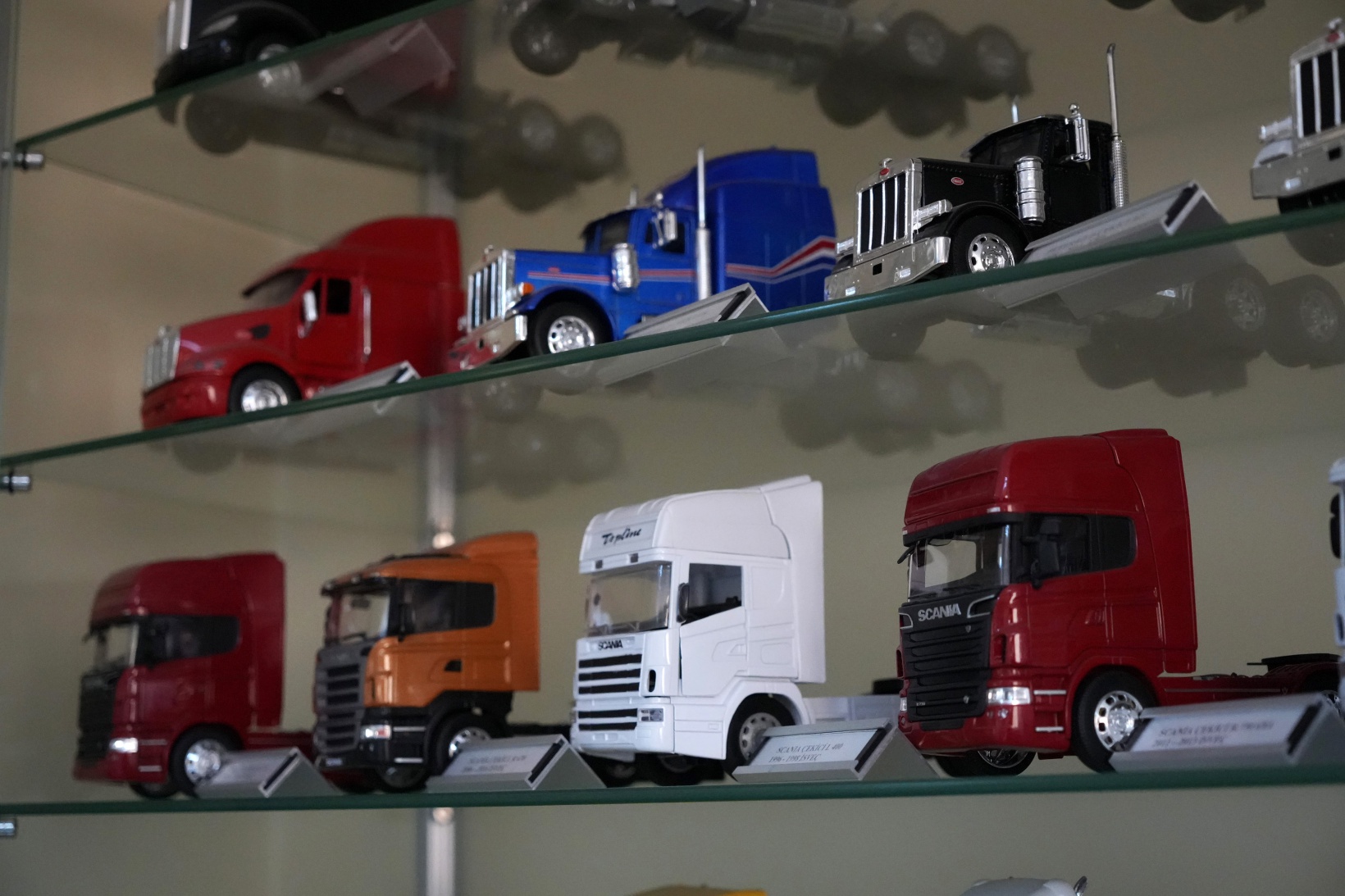 Bir oyuncak kamyonla başladı, yüzlerce araçlık koleksiyon yaptı 4