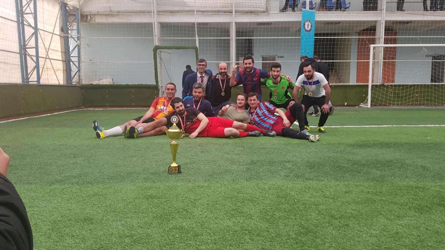 Sağlık camiasının halı saha turnuvasında şampiyon Sağlık Gücü oldu 12