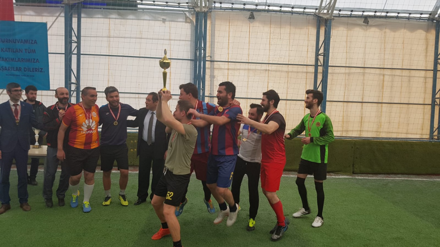 Sağlık camiasının halı saha turnuvasında şampiyon Sağlık Gücü oldu 31