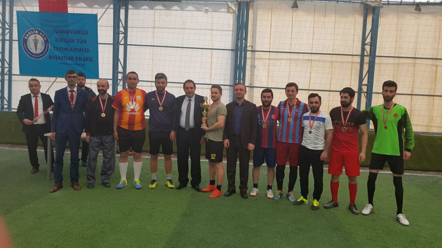 Sağlık camiasının halı saha turnuvasında şampiyon Sağlık Gücü oldu 33