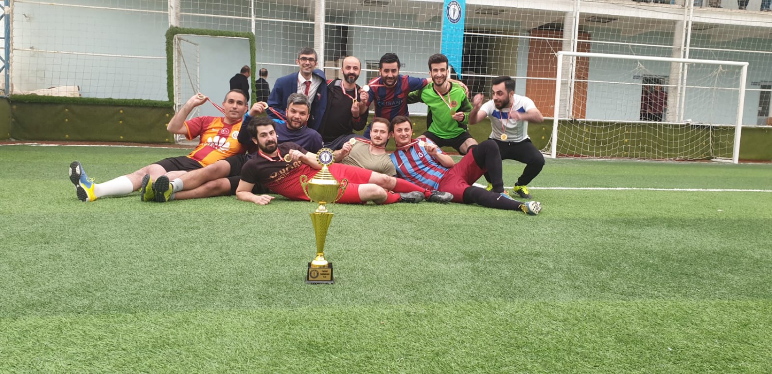 Sağlık camiasının halı saha turnuvasında şampiyon Sağlık Gücü oldu 17