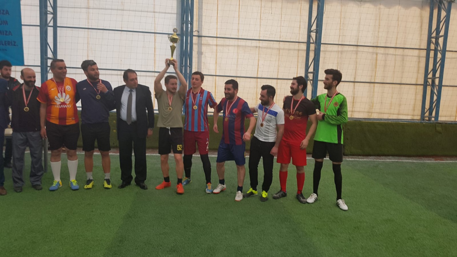 Sağlık camiasının halı saha turnuvasında şampiyon Sağlık Gücü oldu 3
