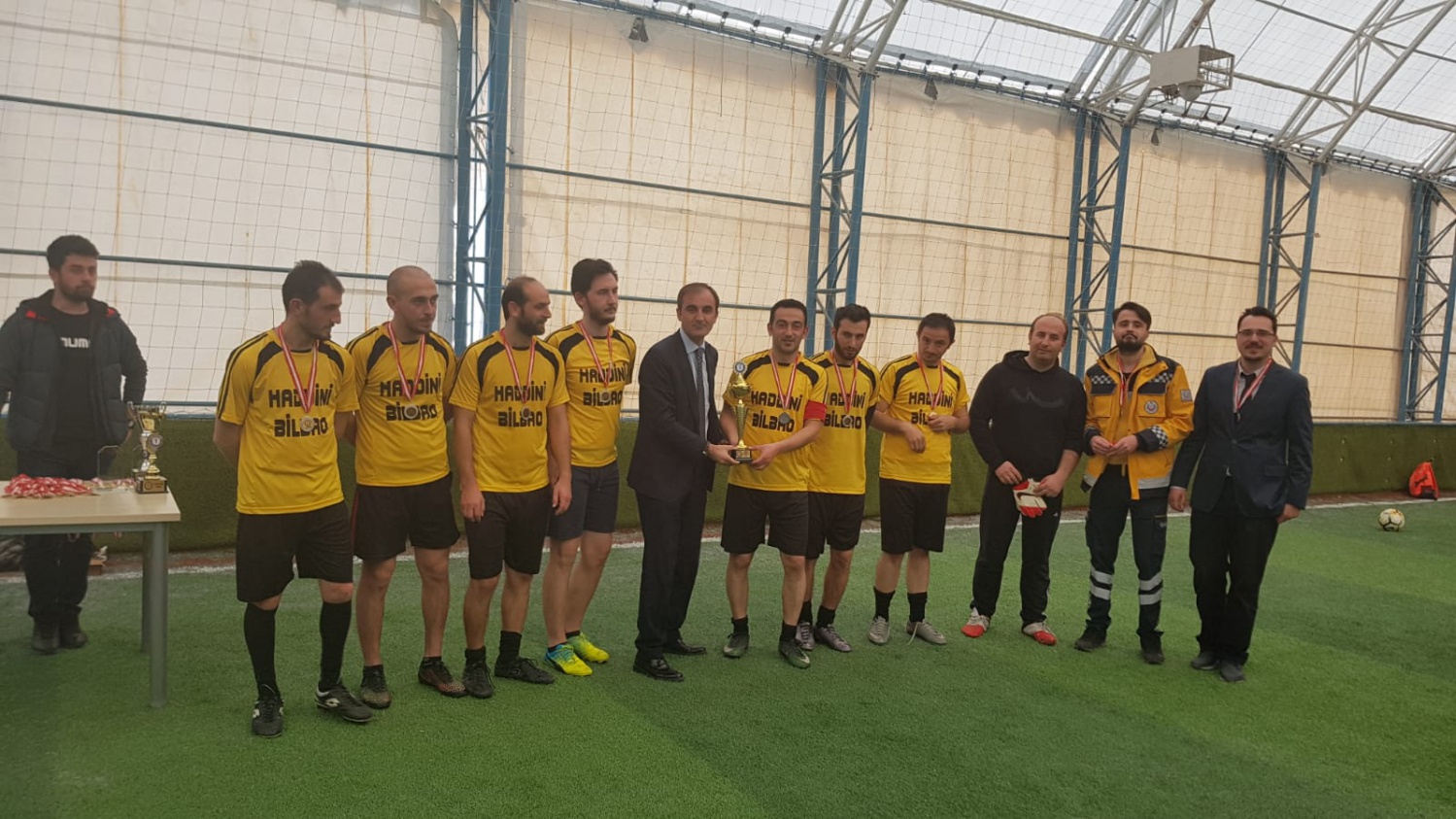 Sağlık camiasının halı saha turnuvasında şampiyon Sağlık Gücü oldu 25