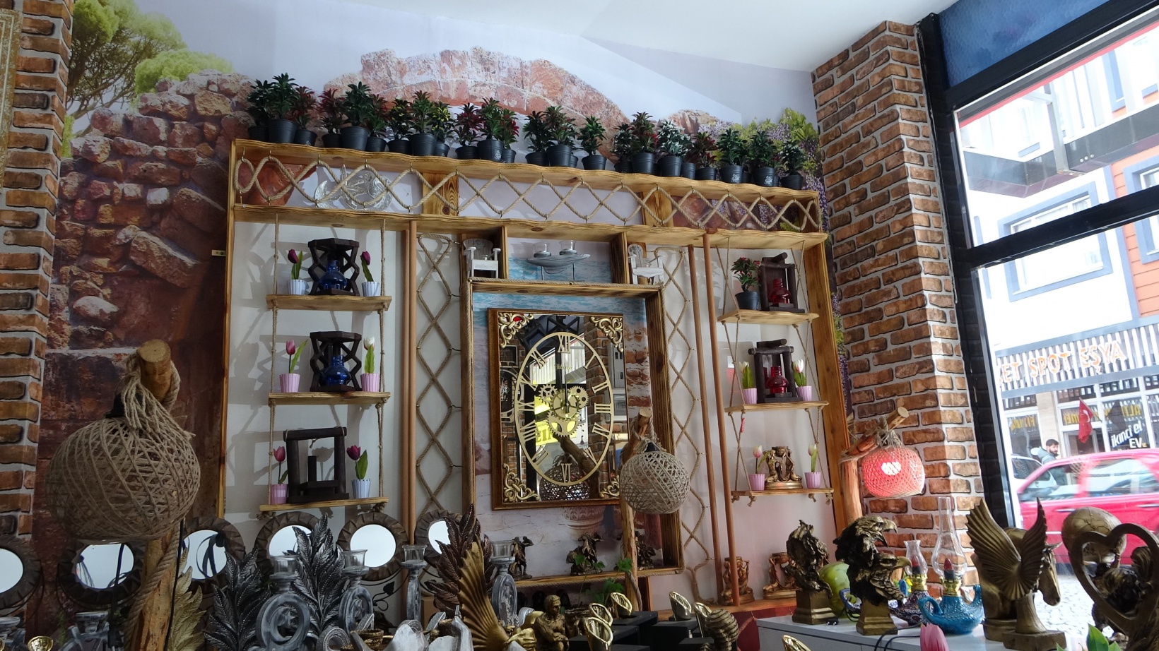 Gümüşhaneli esnaf Ersin Tosun, şehit yakınlarına 7 yıldır yüzde 50 indirim uyguluyor 3