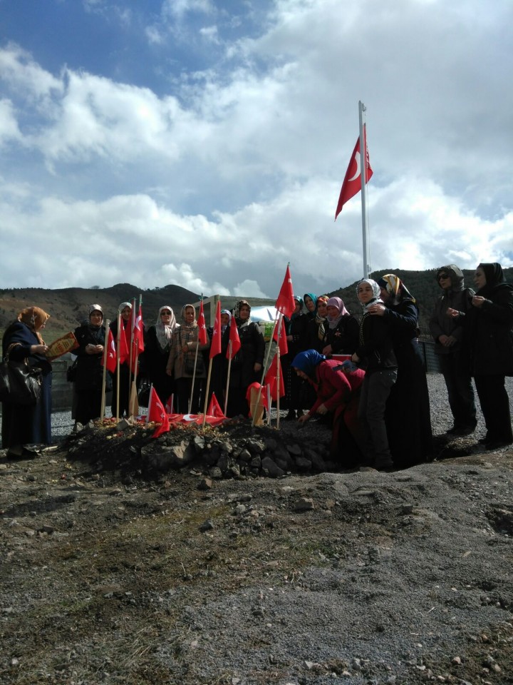 Kadınlardan şehit annesine ziyaret 3