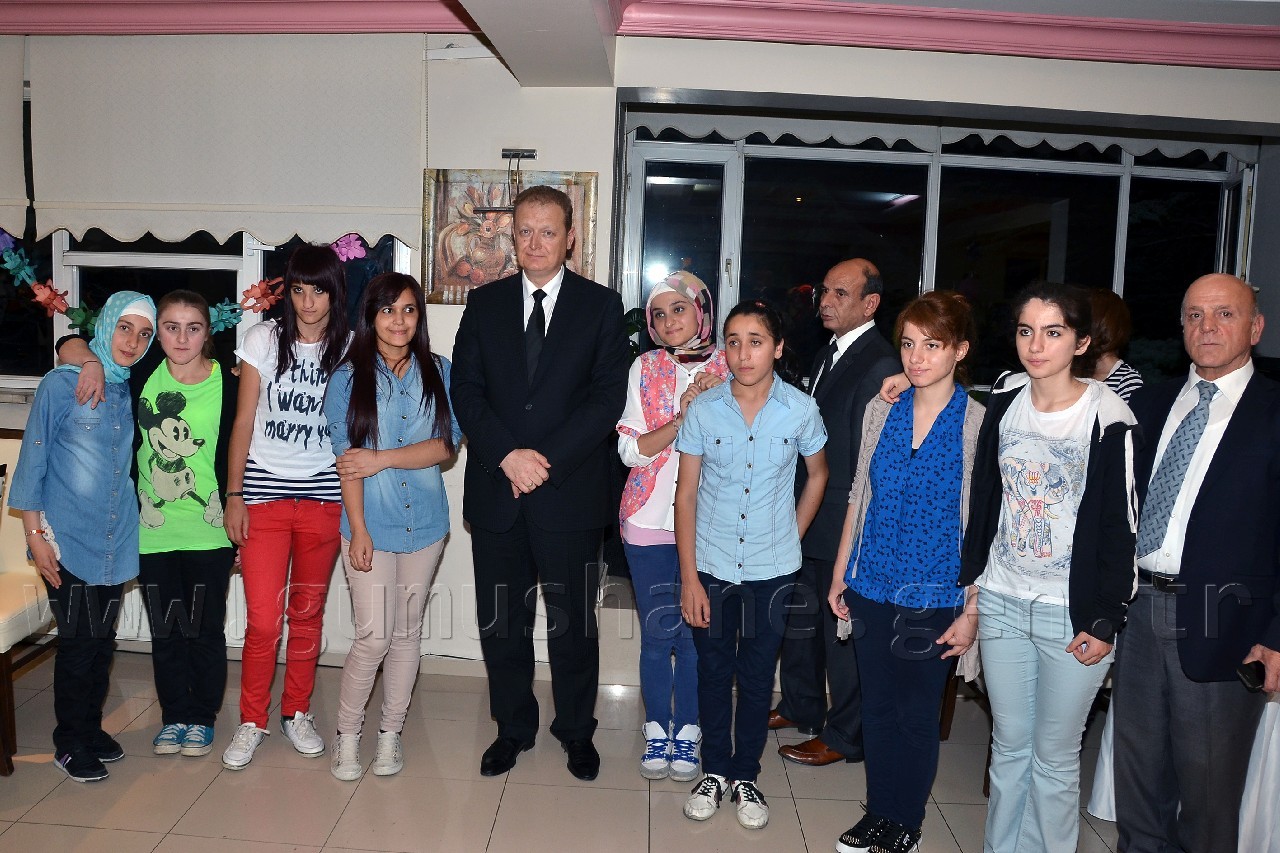 Vali Yavuz Sevgi Evlerinde Kalan Çocuklarla İftar Yaptı 1