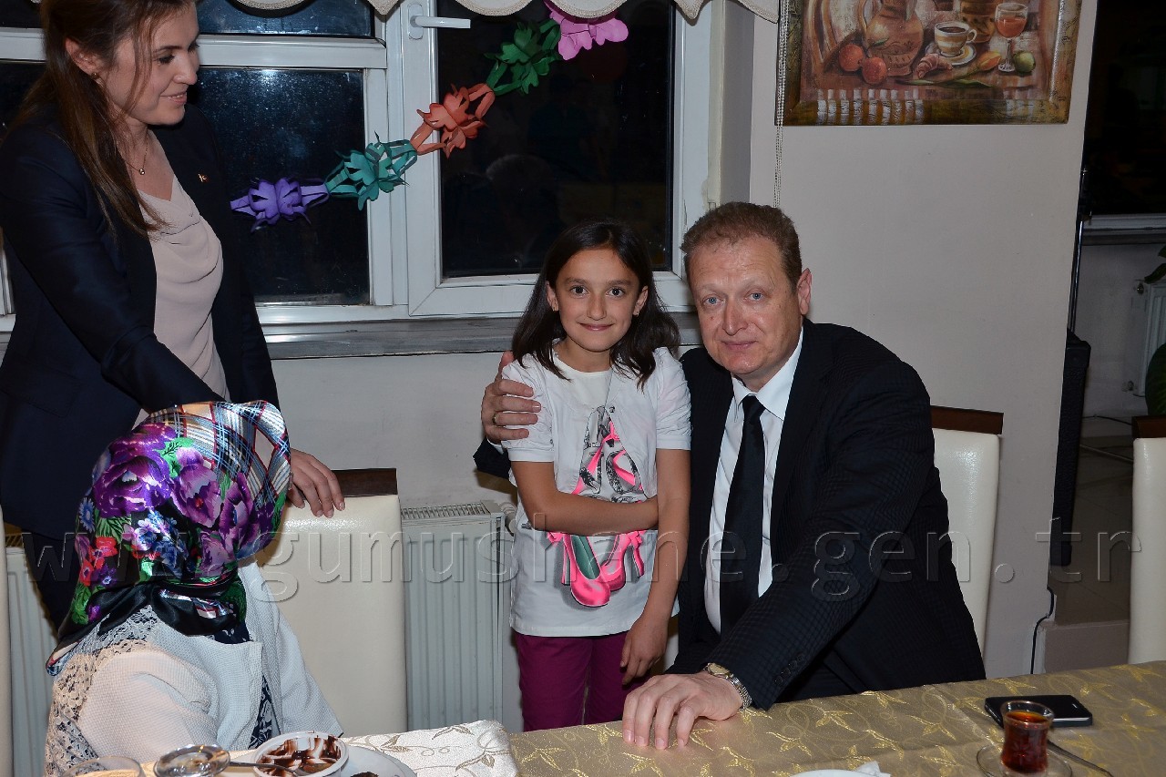 Vali Yavuz Sevgi Evlerinde Kalan Çocuklarla İftar Yaptı 4