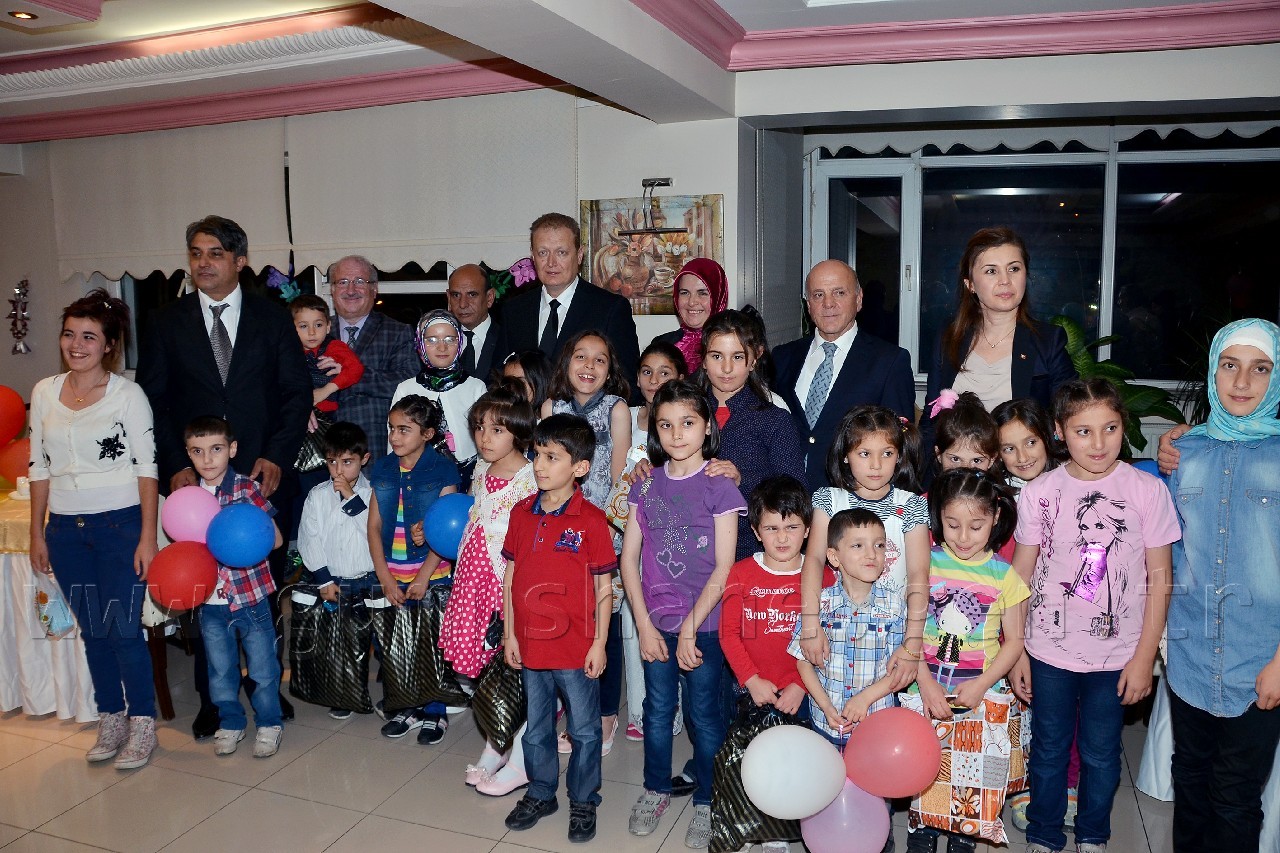 Vali Yavuz Sevgi Evlerinde Kalan Çocuklarla İftar Yaptı 5