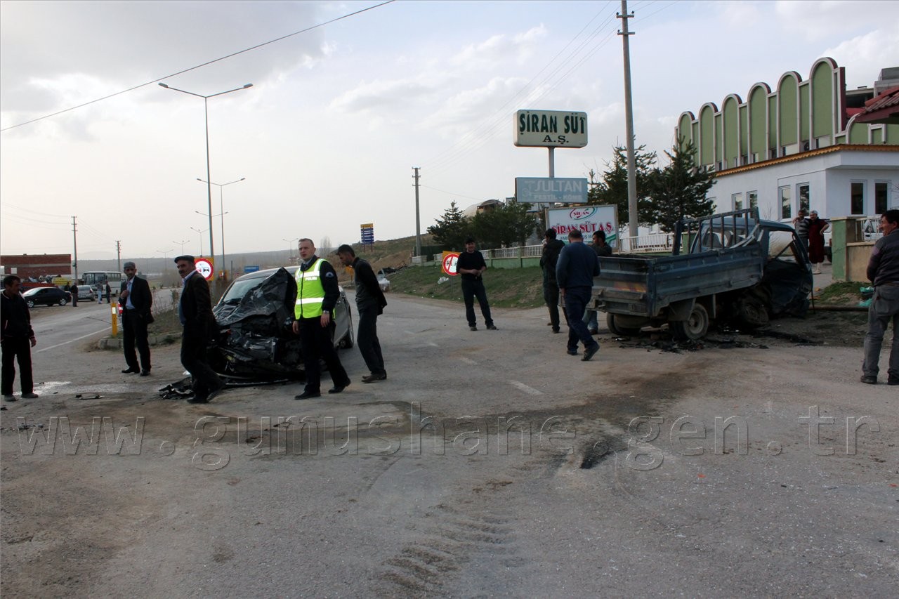 Şiran'da Trafik Kazası: 4 Yaralı 7