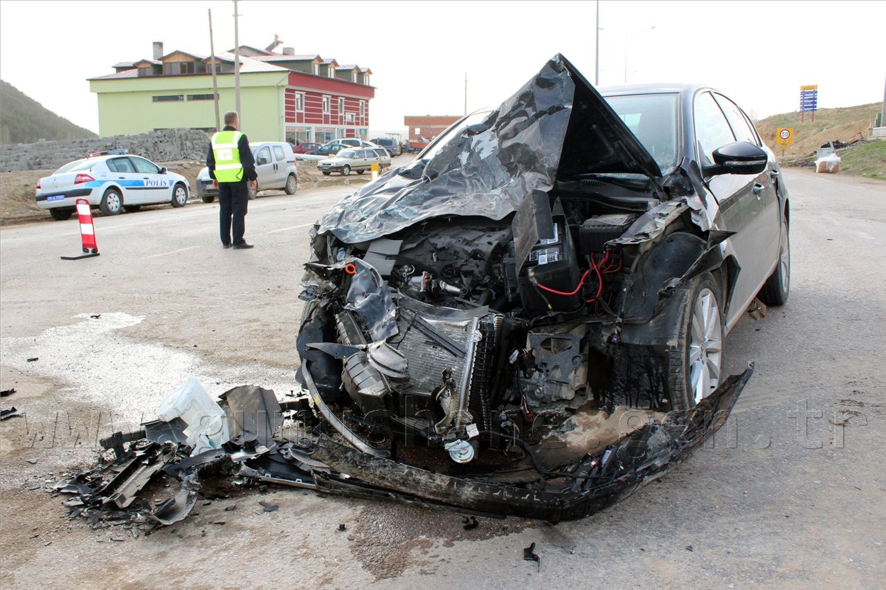 Şiran'da Trafik Kazası: 4 Yaralı 10