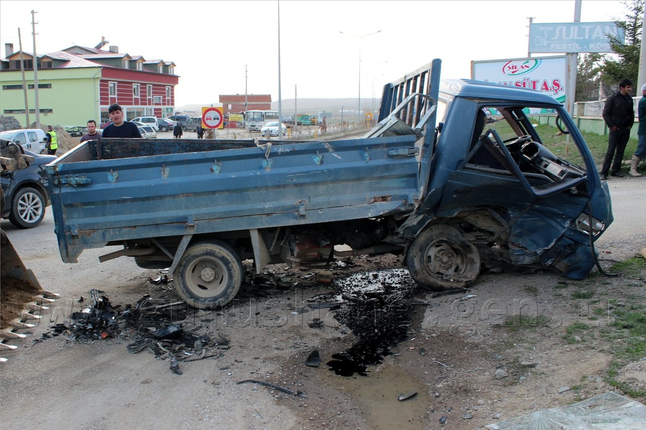 Şiran'da Trafik Kazası: 4 Yaralı 11