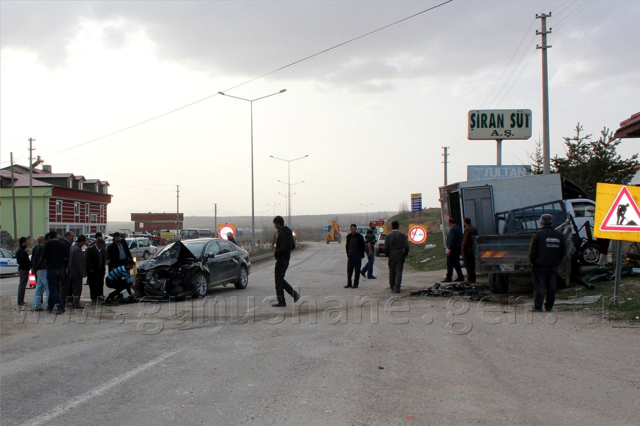 Şiran'da Trafik Kazası: 4 Yaralı 12