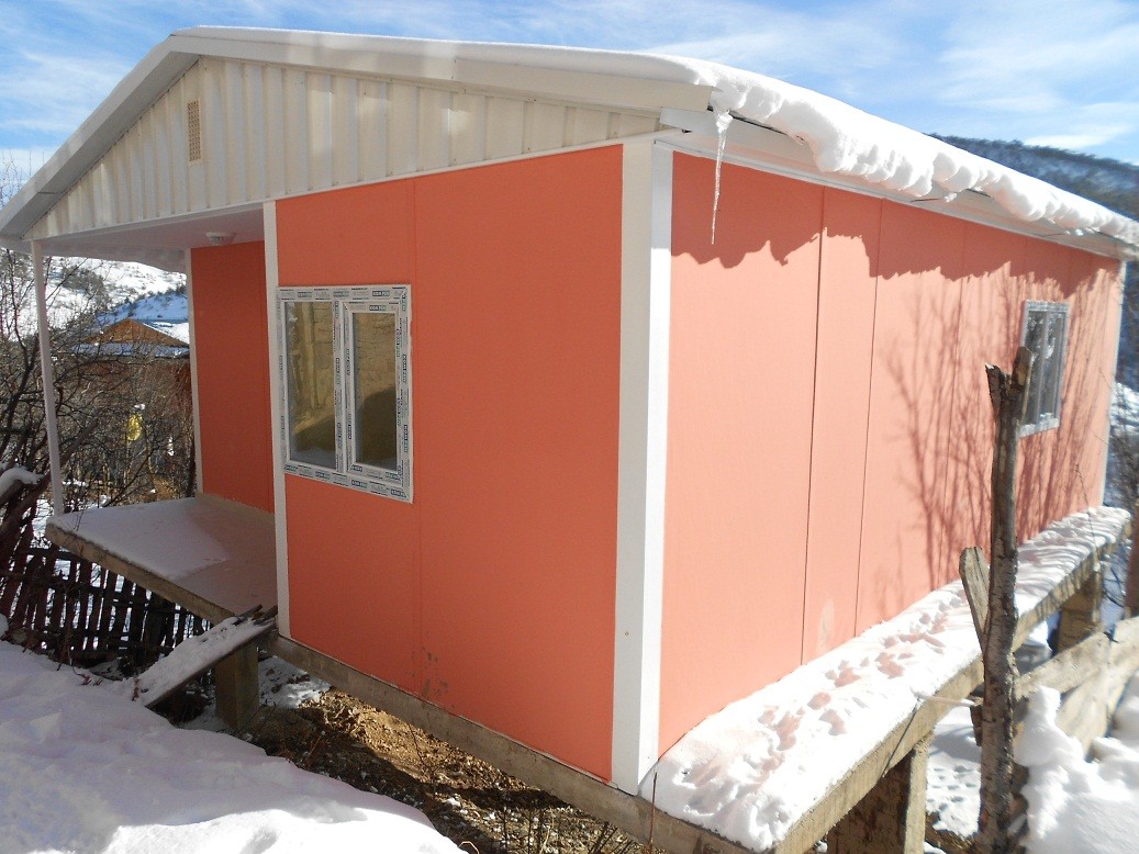 Şiran'da 5 Fakir Aileye Prefabrik Ev Yapıldı 1