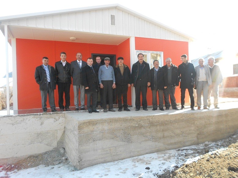 Şiran'da 5 Fakir Aileye Prefabrik Ev Yapıldı 2