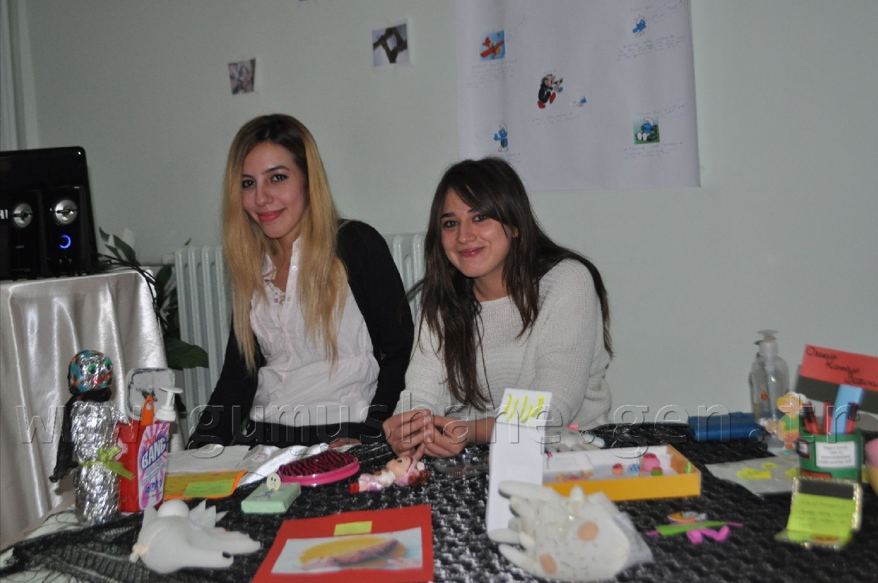 Hemşire Adayları Takıntıları Objelere Döktü 8