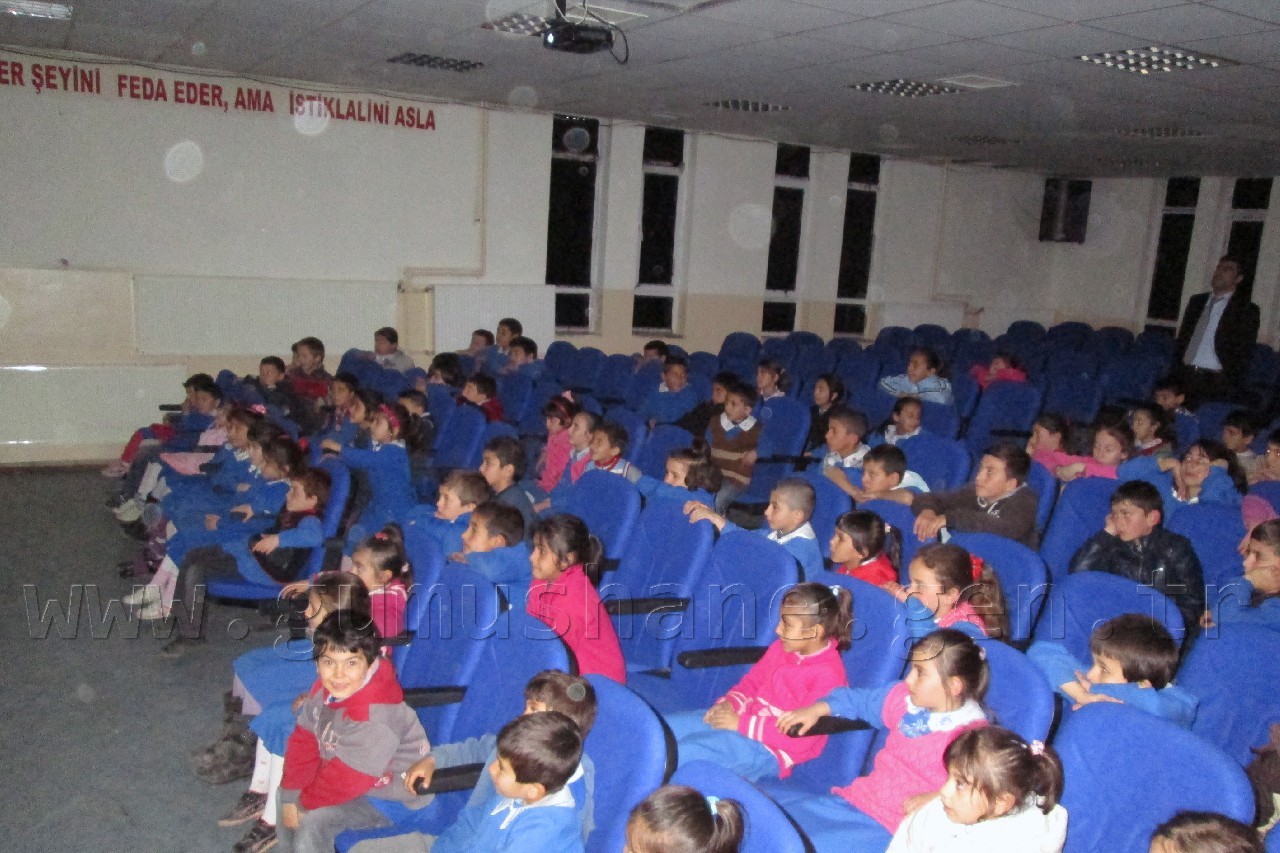 Şiran'da İlkokul Öğrencilerine Sinemalı Eğitim 2