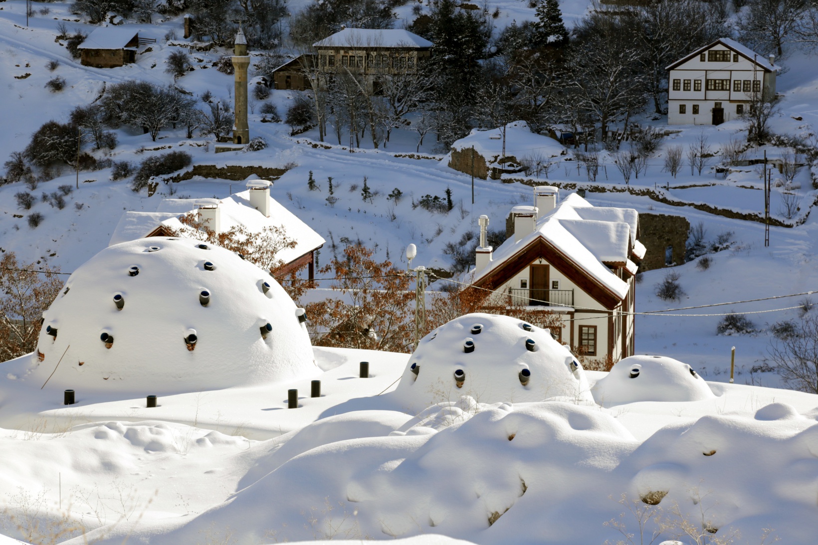 Tarihi kent beyaza büründü 14