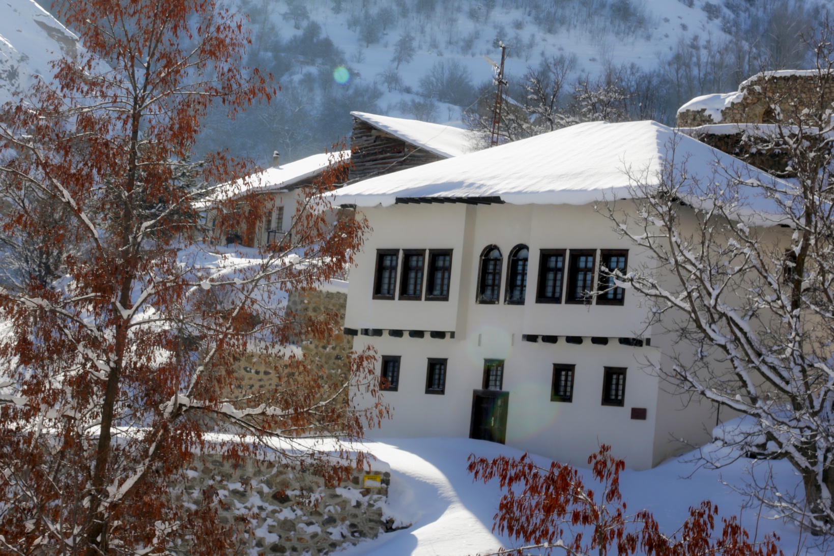 Tarihi kent beyaza büründü 8