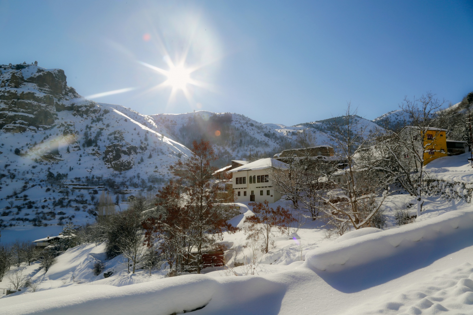 Tarihi kent beyaza büründü 9