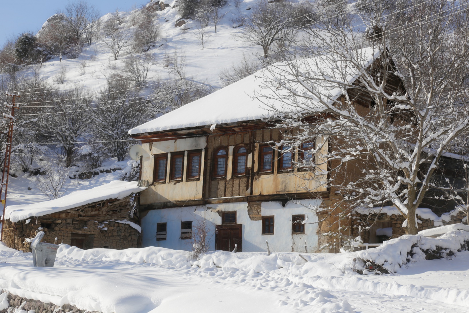 Tarihi kent beyaza büründü 22