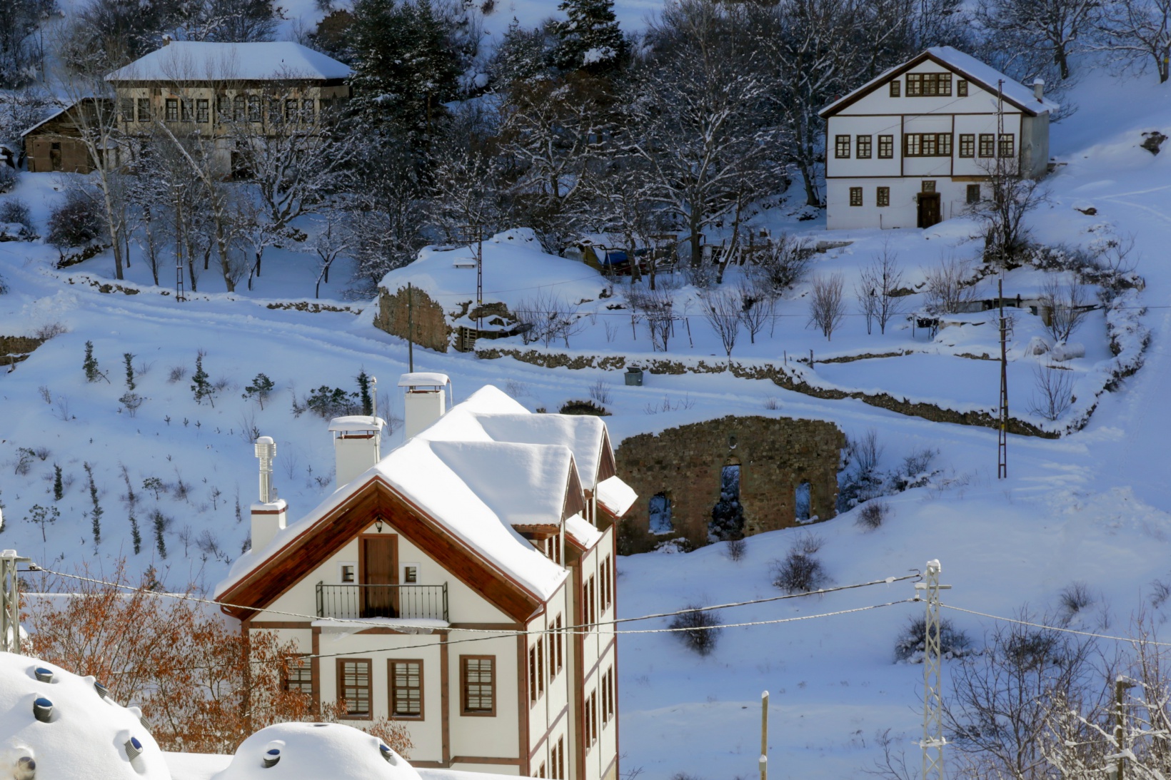 Tarihi kent beyaza büründü 7