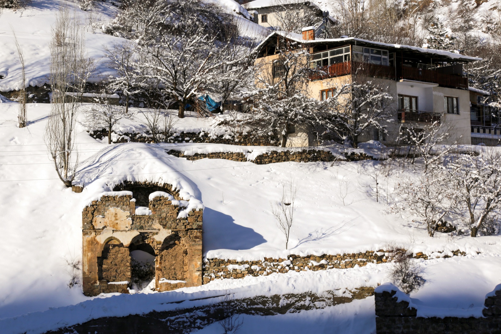 Tarihi kent beyaza büründü 3