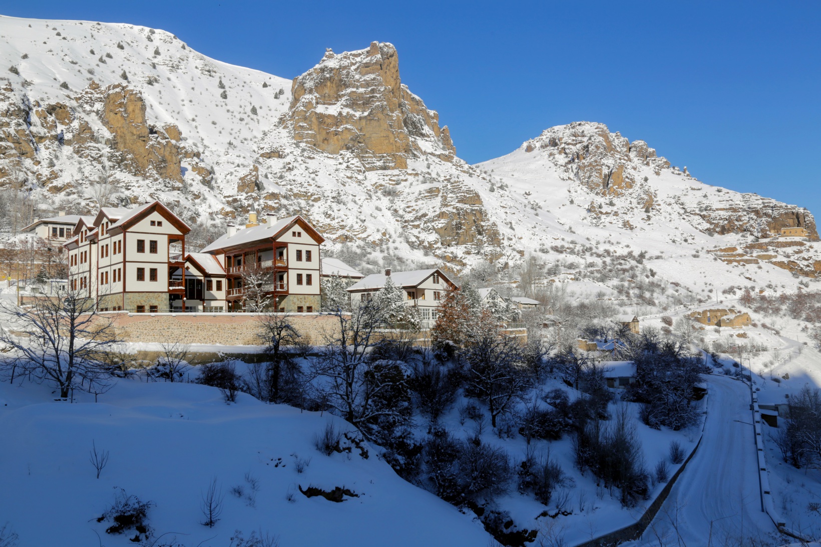 Tarihi kent beyaza büründü 21