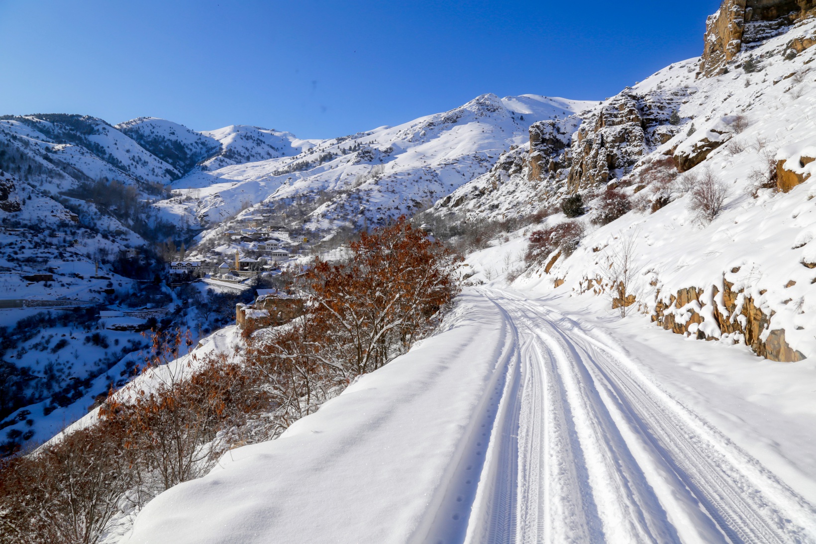 Tarihi kent beyaza büründü 5