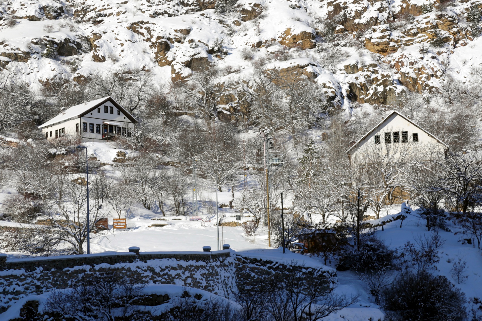 Tarihi kent beyaza büründü 12