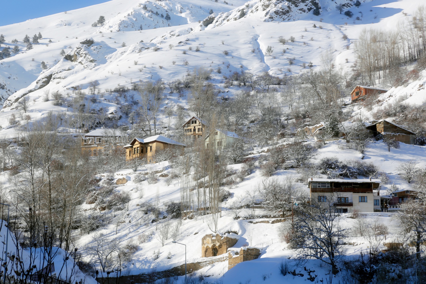 Tarihi kent beyaza büründü 23